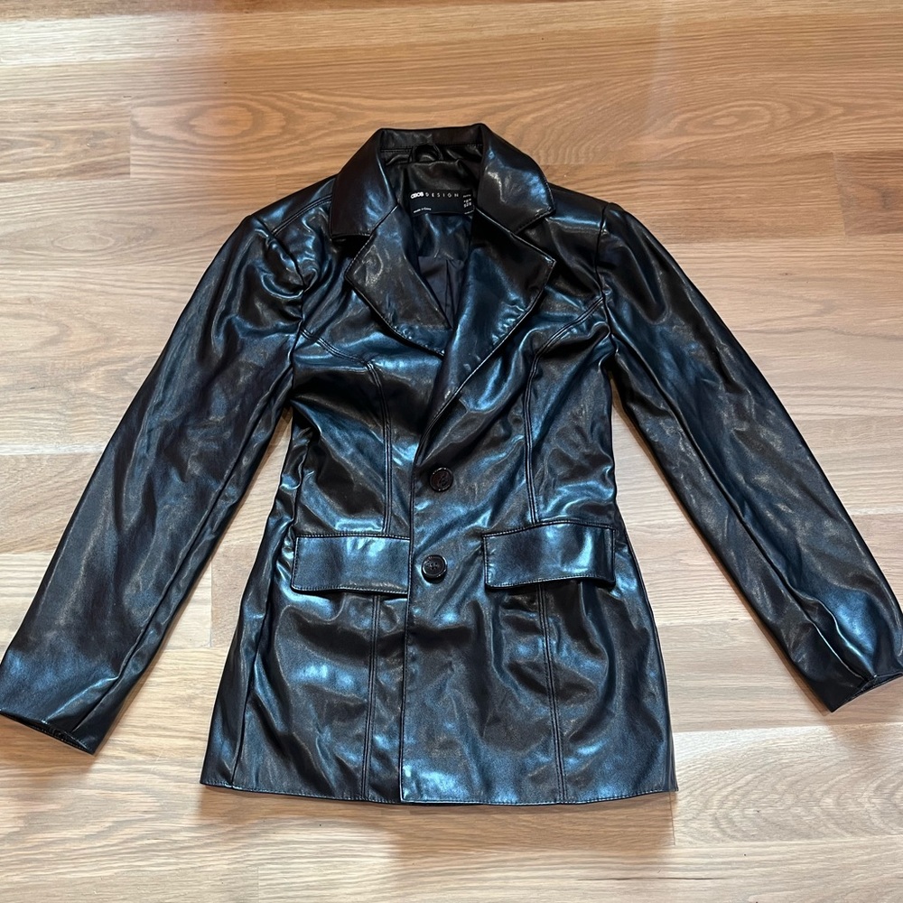 Sexy black coat!